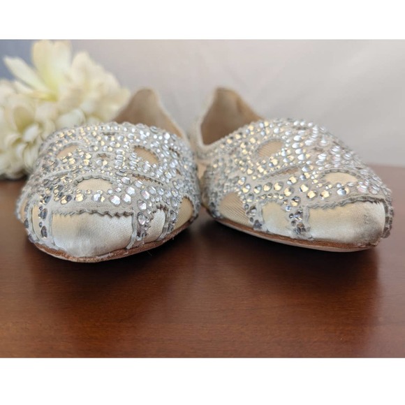 Badgley Mischka GORGEOUS Gigi Crystal Pointed Toe Ivory Flats-10 - Picture 5 of 10